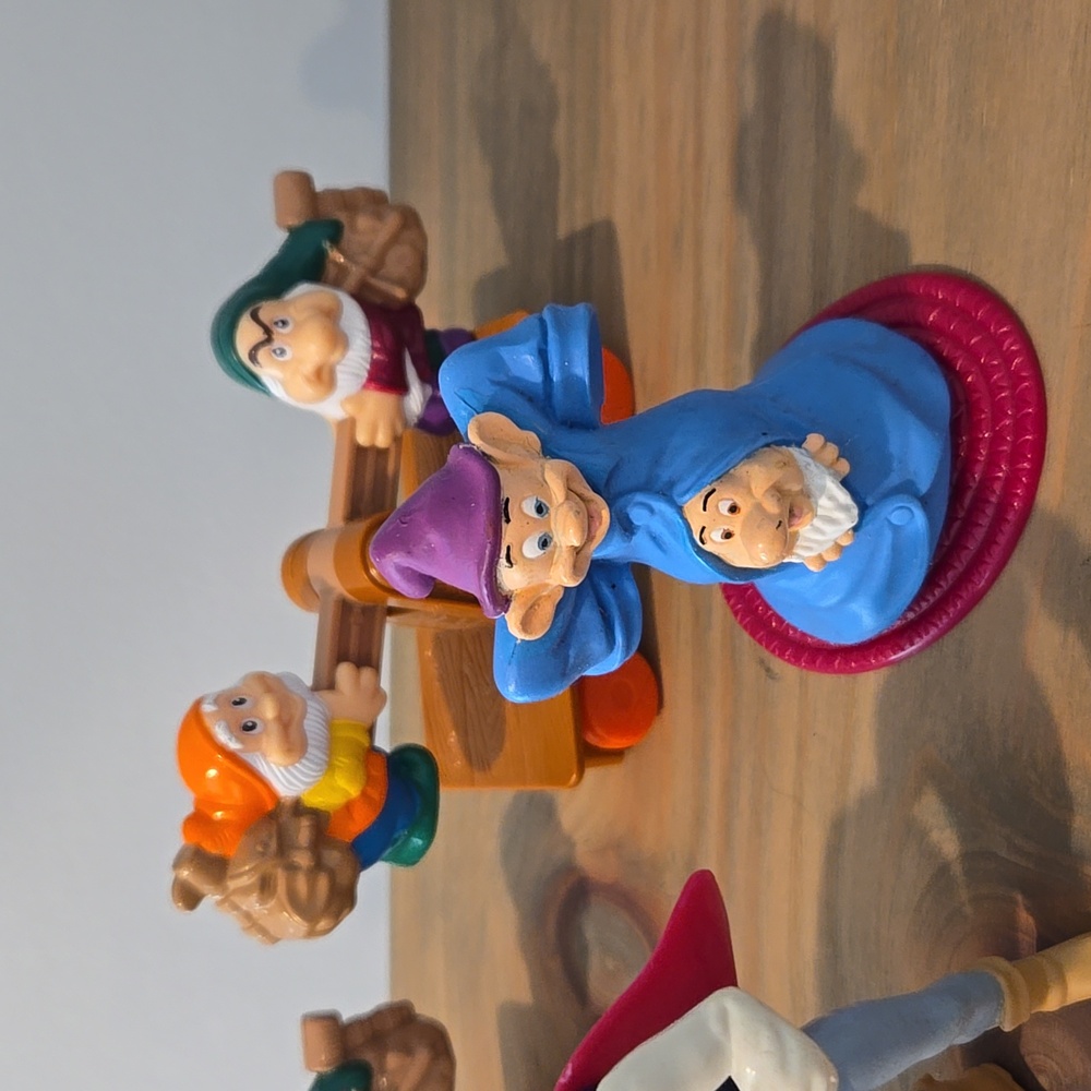 VTG Snow White Toys - Picture 4 of 4